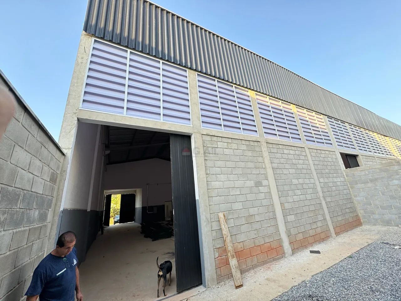 Galpão para locação em Sorocaba-SP, Jardim Azaleas, com 348m² de área. Venha conferir!