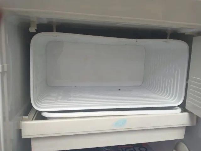 Geladeira Electrolux R 280 - Marrom conservada - Foto 3