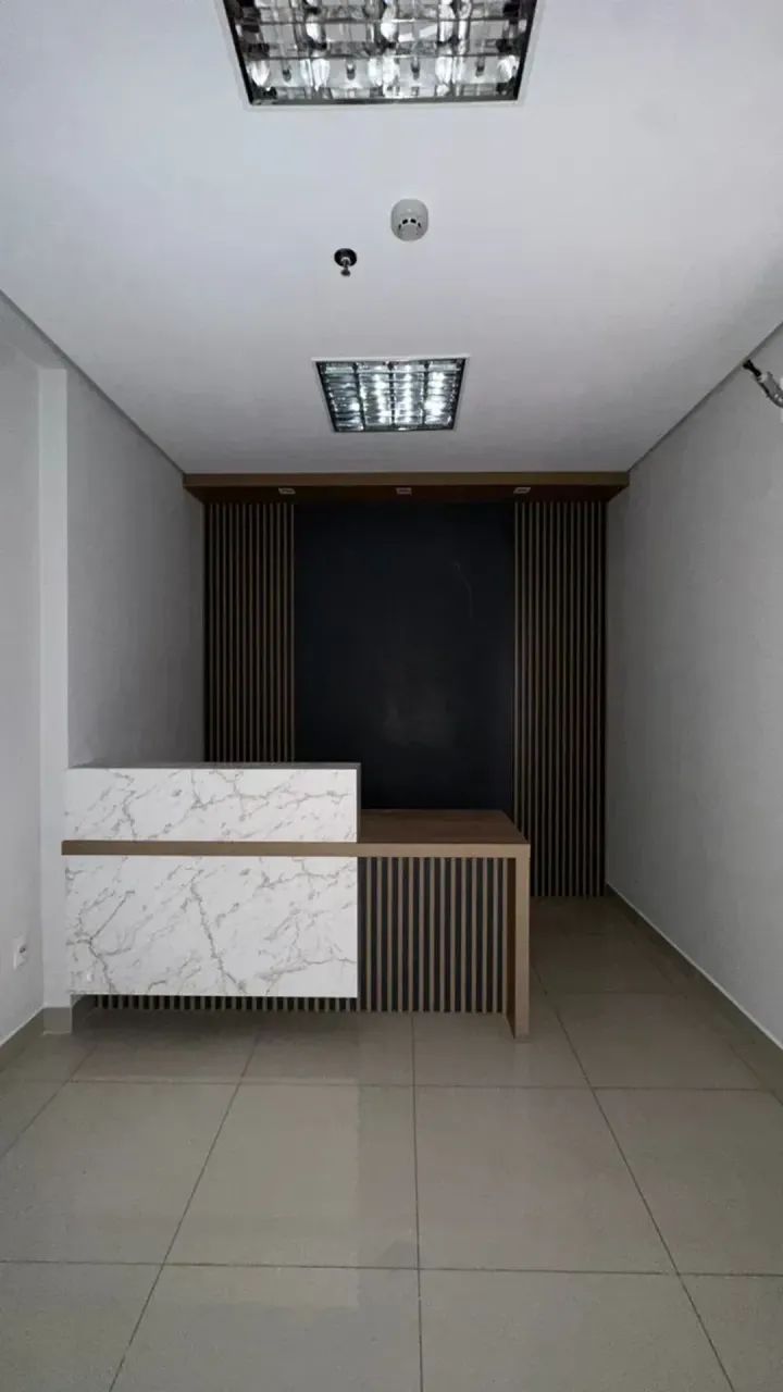 Alugo sala comercial com divisórias, aprox. 52m² área - Av. Hist. Rub. de Mendonça - Cuiab