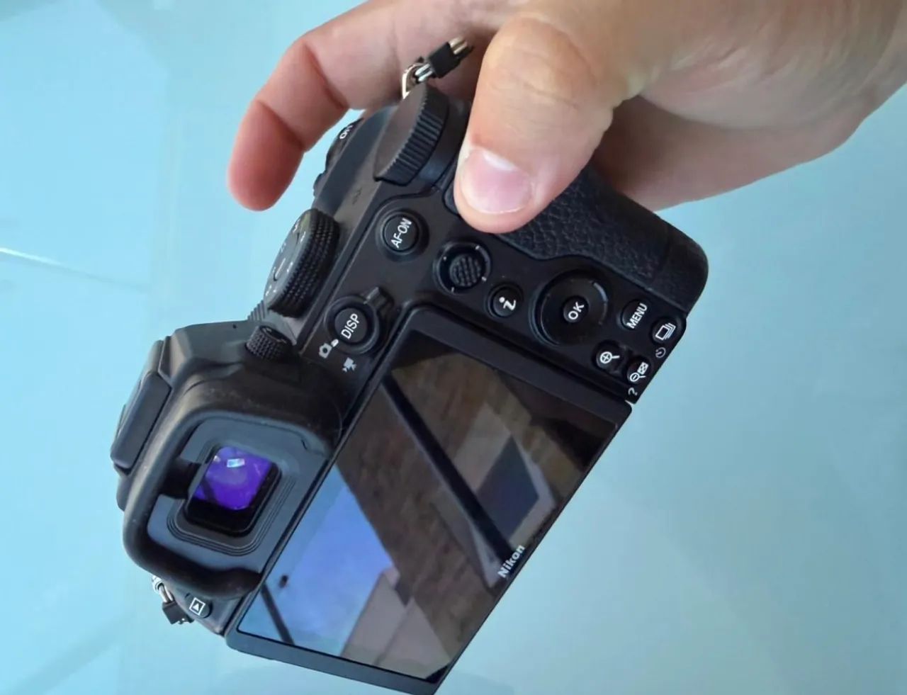 Nikon z5 + lenta 40mm 2.0 + baterias extras - Câmeras e Filmadoras
