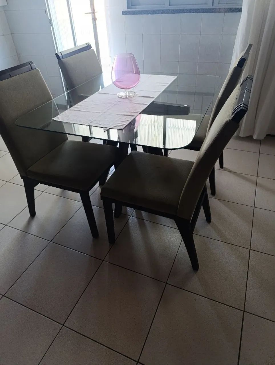Mesa com 4 cadeiras  - Foto 2