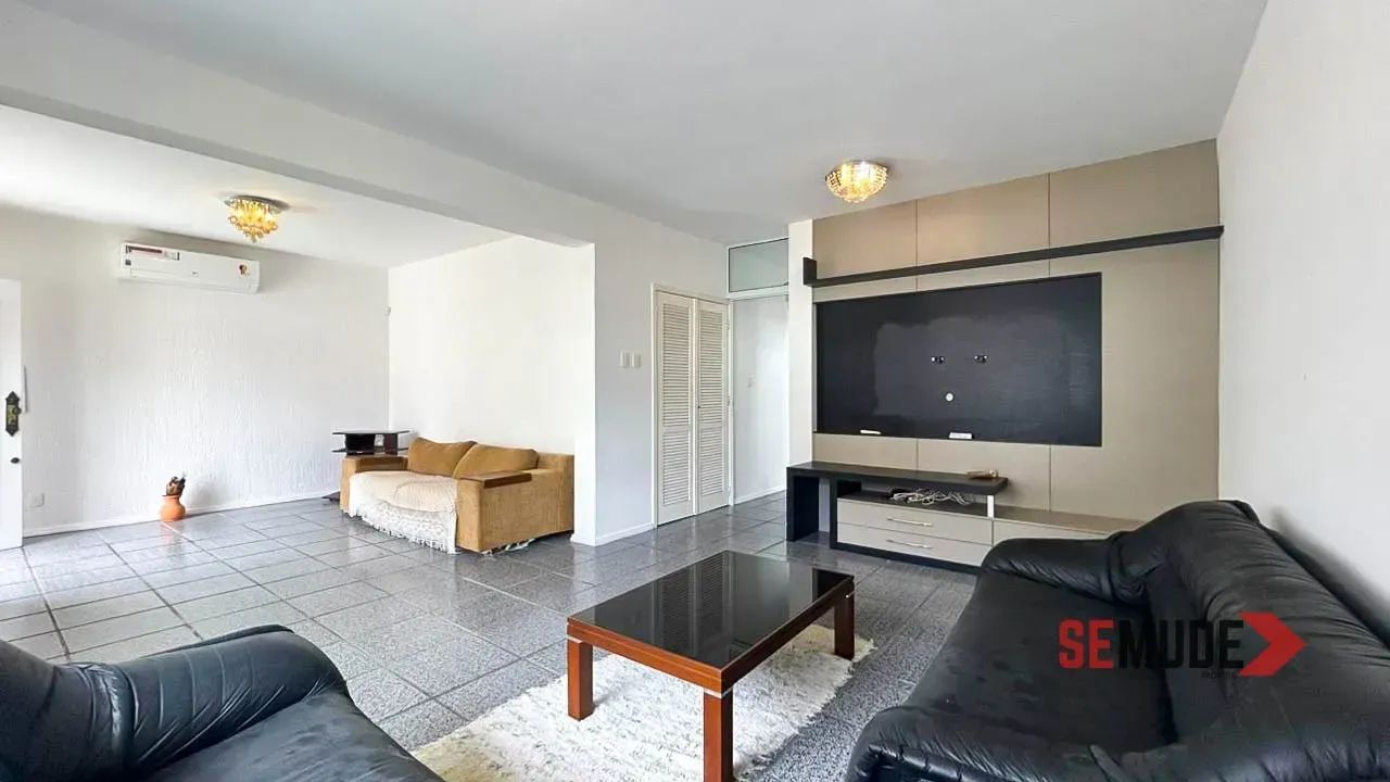 Ampla Casa à Venda em Coqueiros - Foto 5