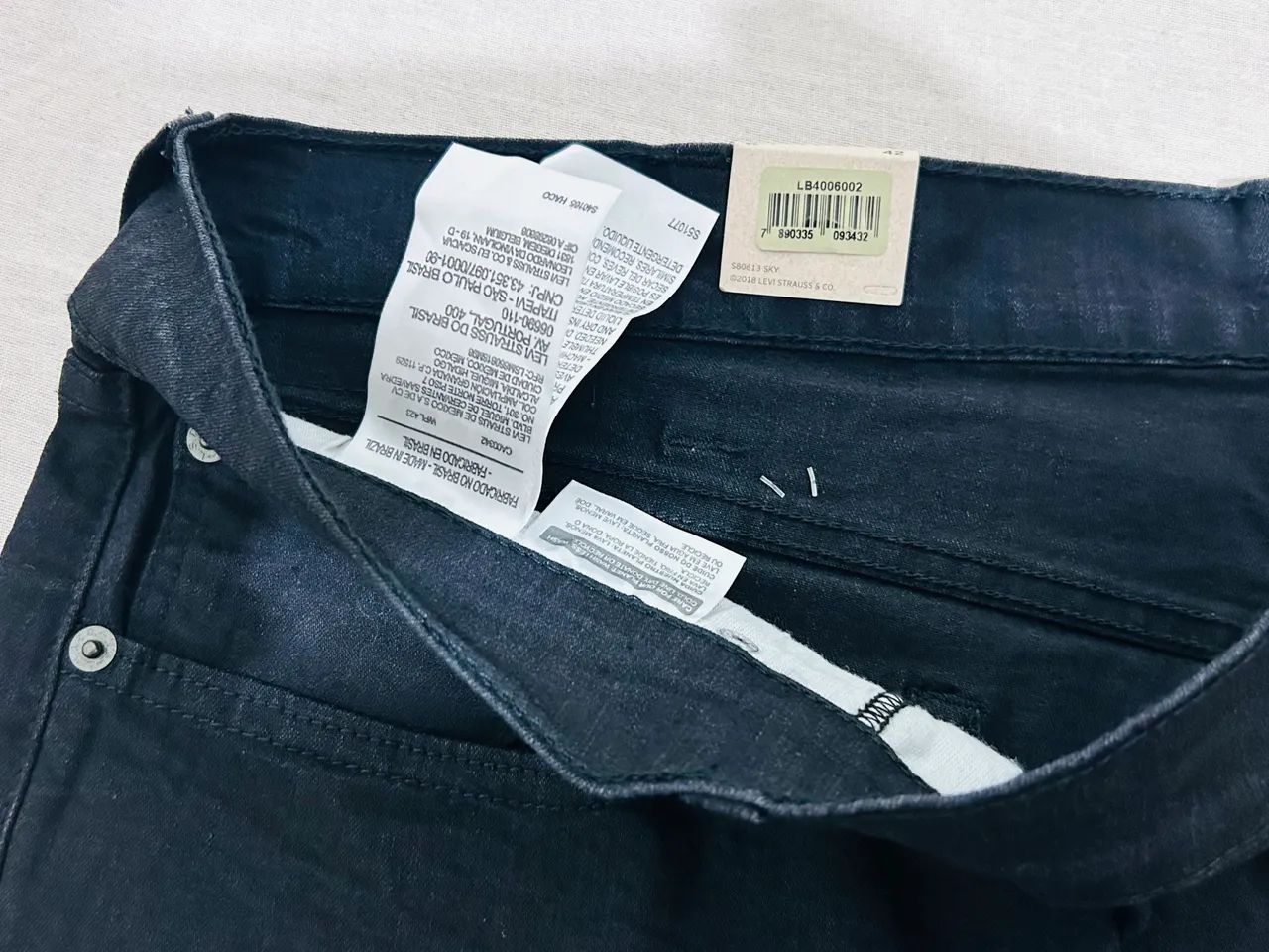 Bermuda Jeans Preta Levis TAM52 Nunca usada - Foto 3