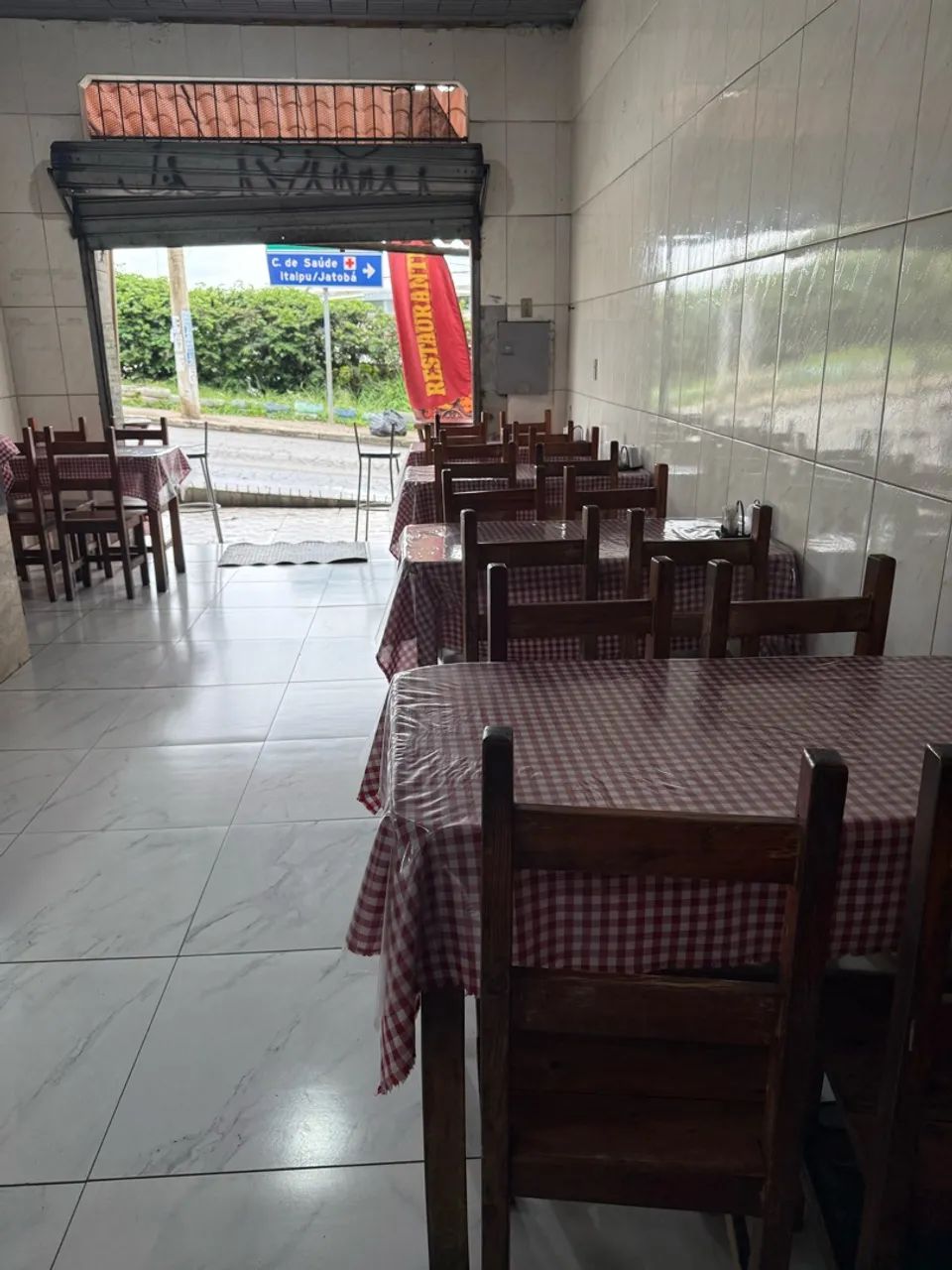  Lote de 5 Mesas com 20 Cadeiras 
