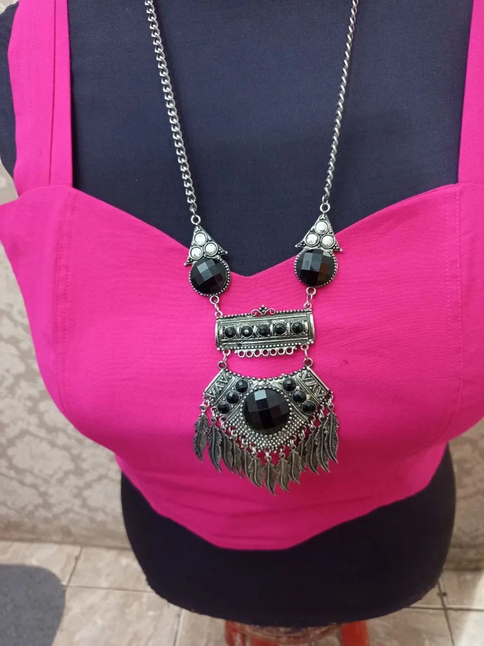 Colar com pedras pretas estilo boho - Foto 2
