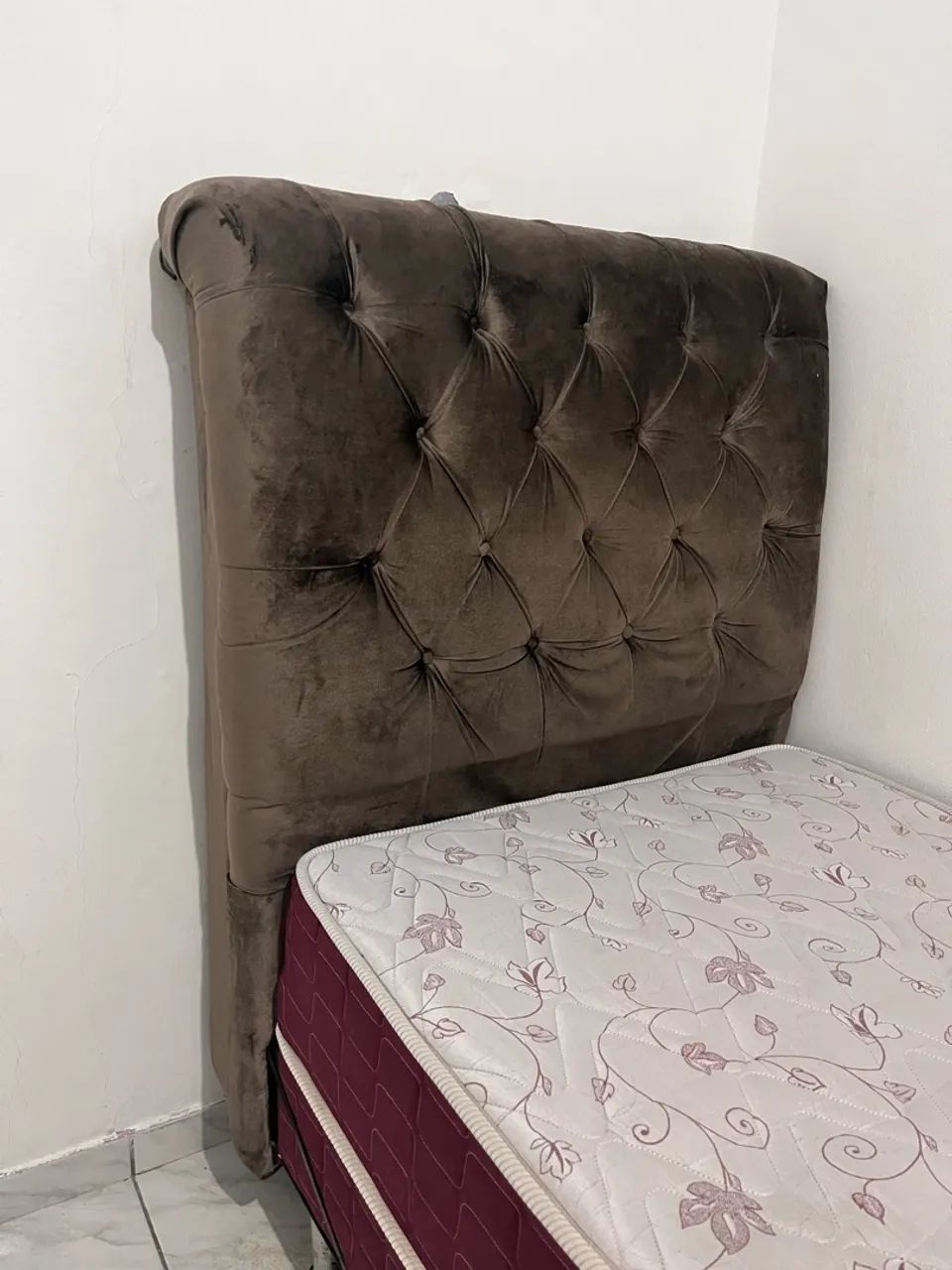 Cama box com cabeceira estofada