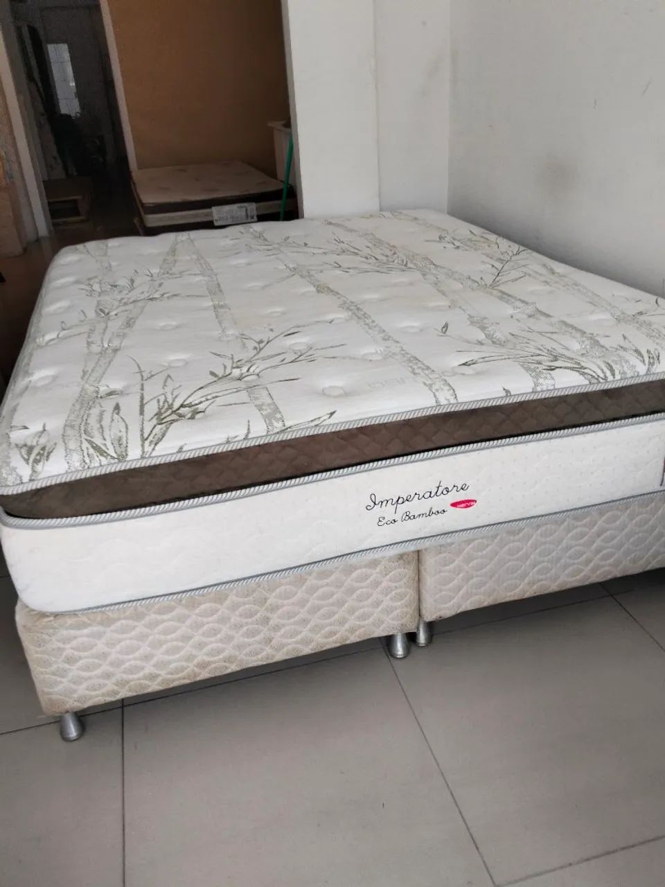 Linda cama box e colchao queem size com pilow top ( novo ) * - Foto 2