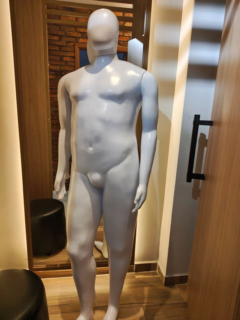 Vendo MANEQUIM PLUS SIZE MASCULINO E UM FEMININO SLIM