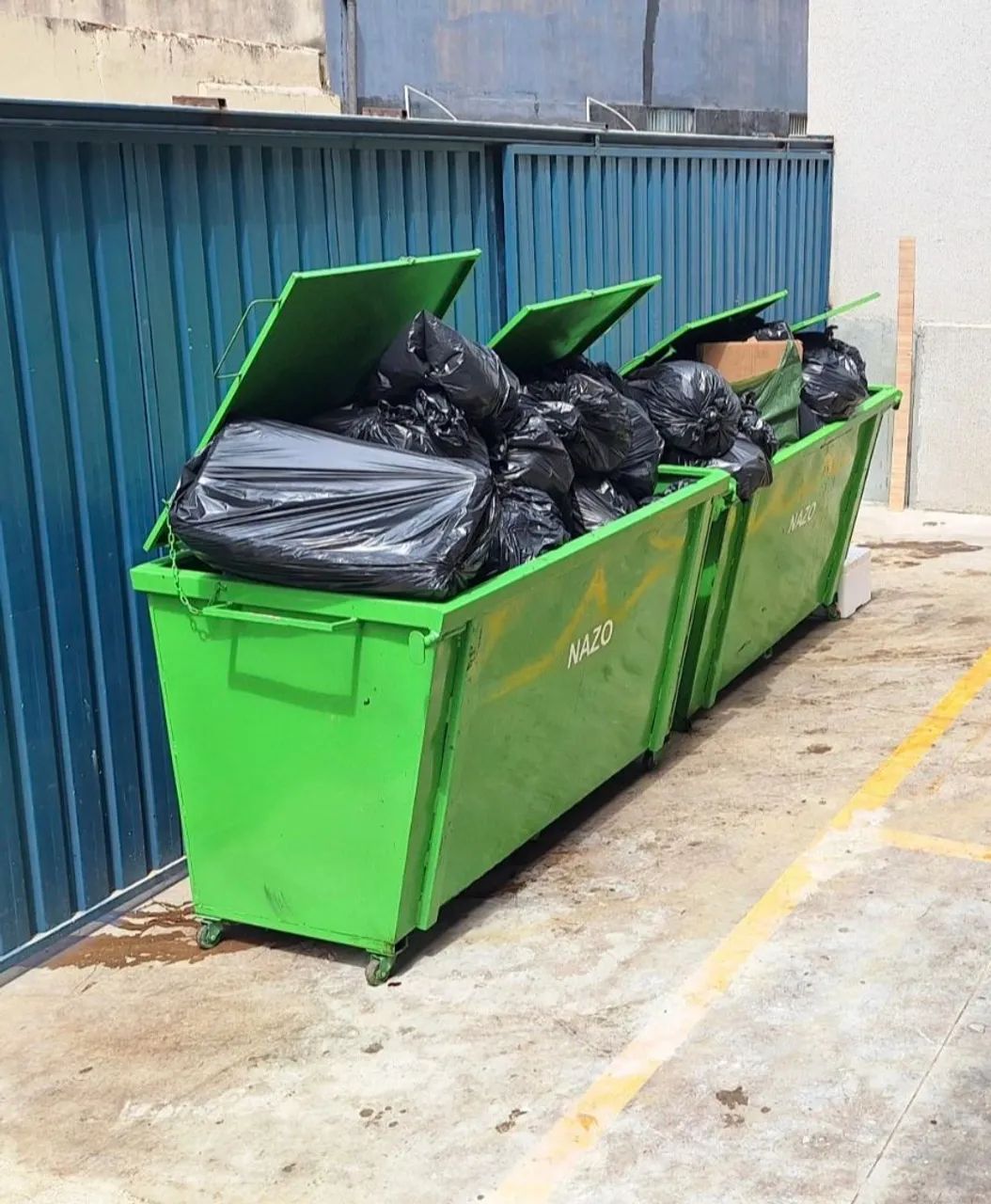 Lixeira contener basculante capacidade 1700lts 