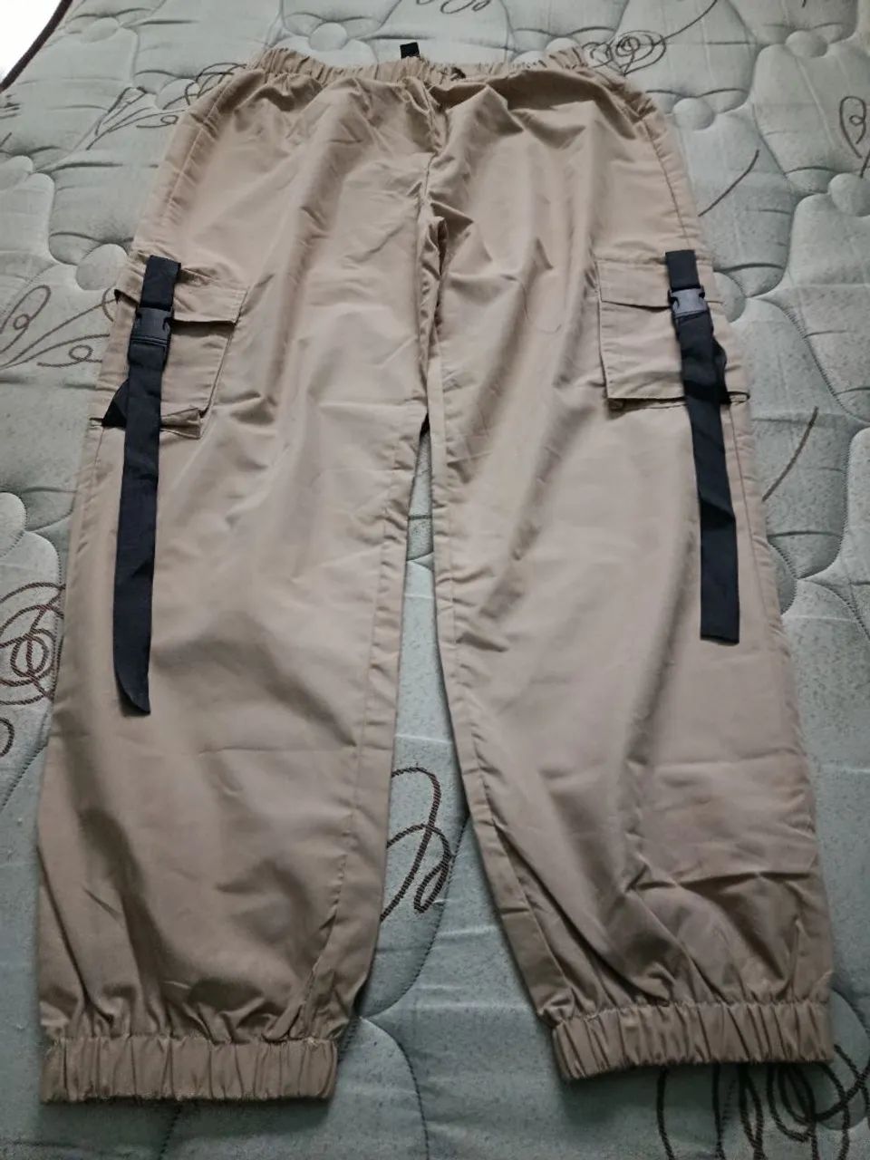 Calça Cargo Jogger  com Fivelas 