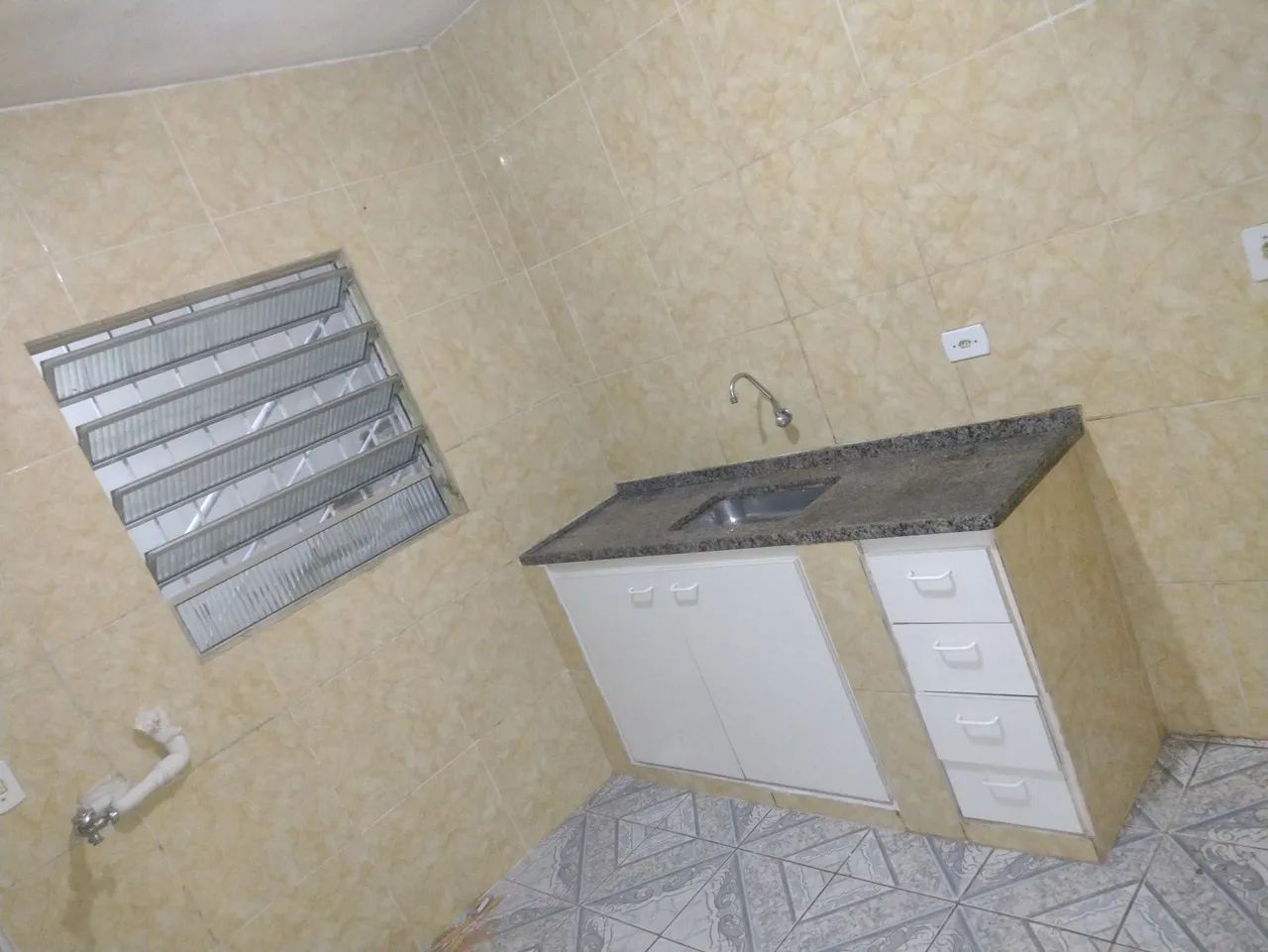 Aluga casa de 2 cômodos  - Foto 4