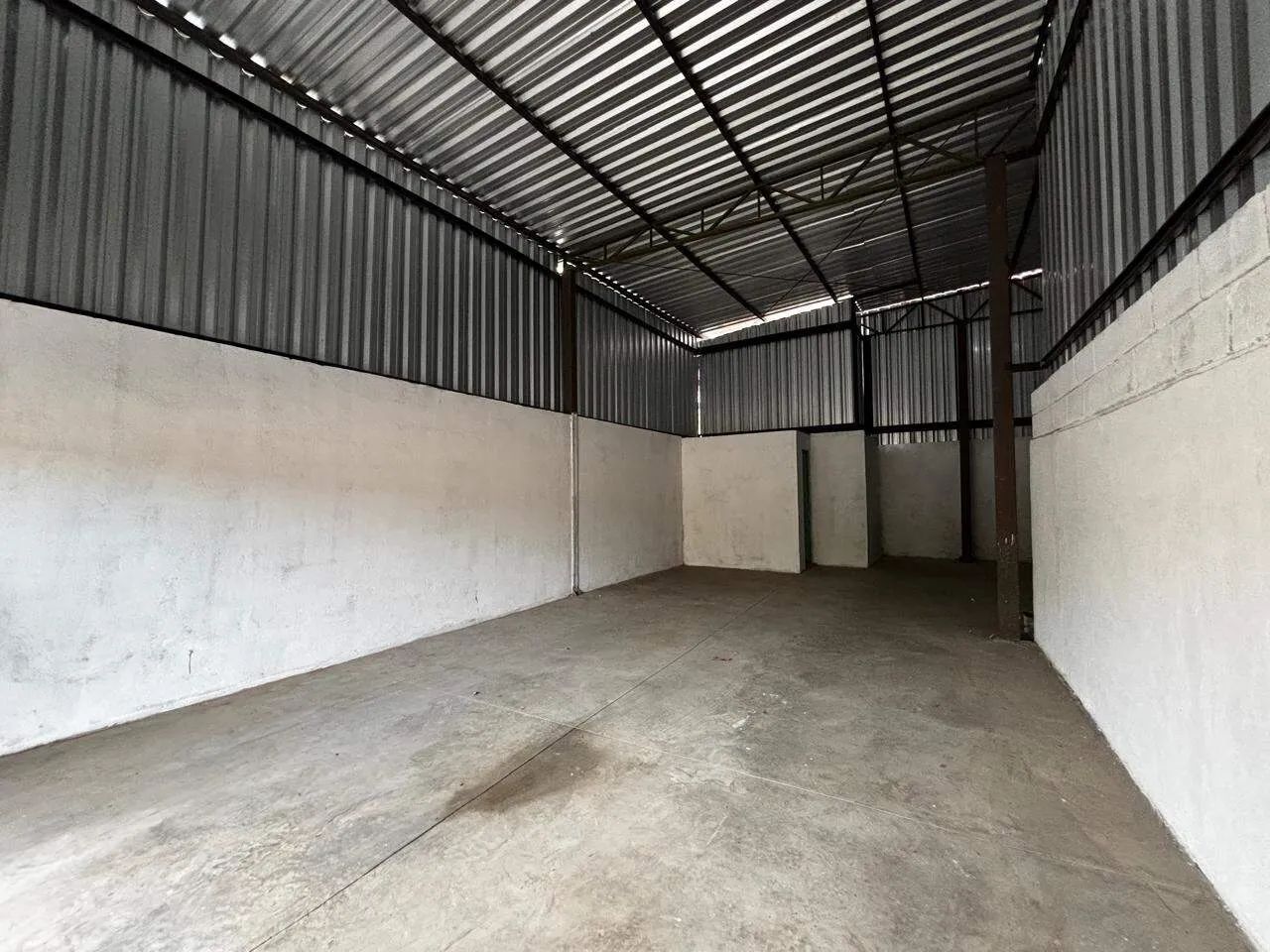 Galpão com 1 banheiro, 90m² no bairro Vila Greice - Foto 4