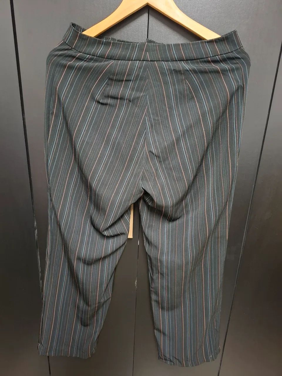 Calça preta com listas - Foto 2