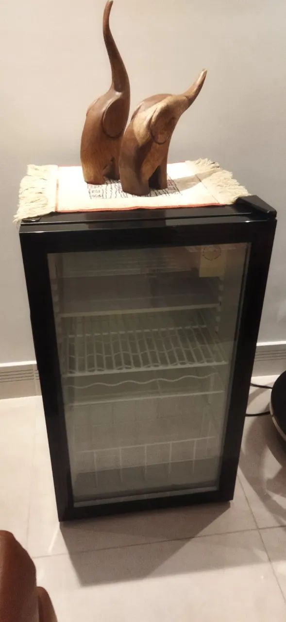 Frigobar Philco 85Lt com porta de vidro