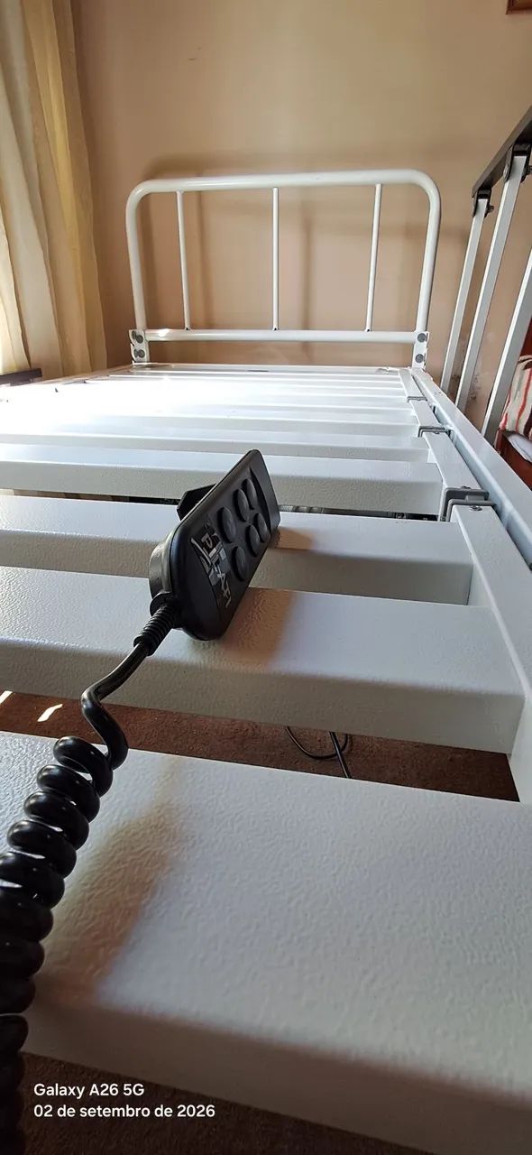 Cama Hospitalar Motorizada Elétrica semi nova com controle com elevação da cabeça e pernas - Foto 2