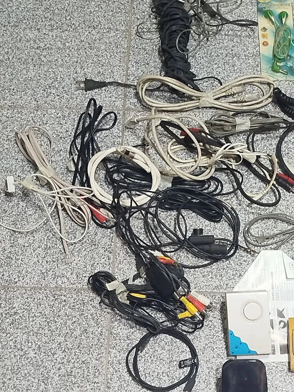 Lote Telefone Campainhas aspirador e cabos Ler Descrição do anúncio  - Foto 6