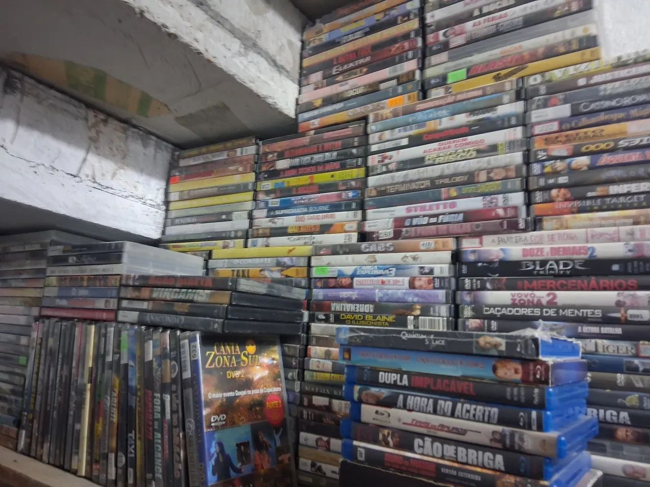 Vendo 250 DVDs, vários títulos. - Foto 2