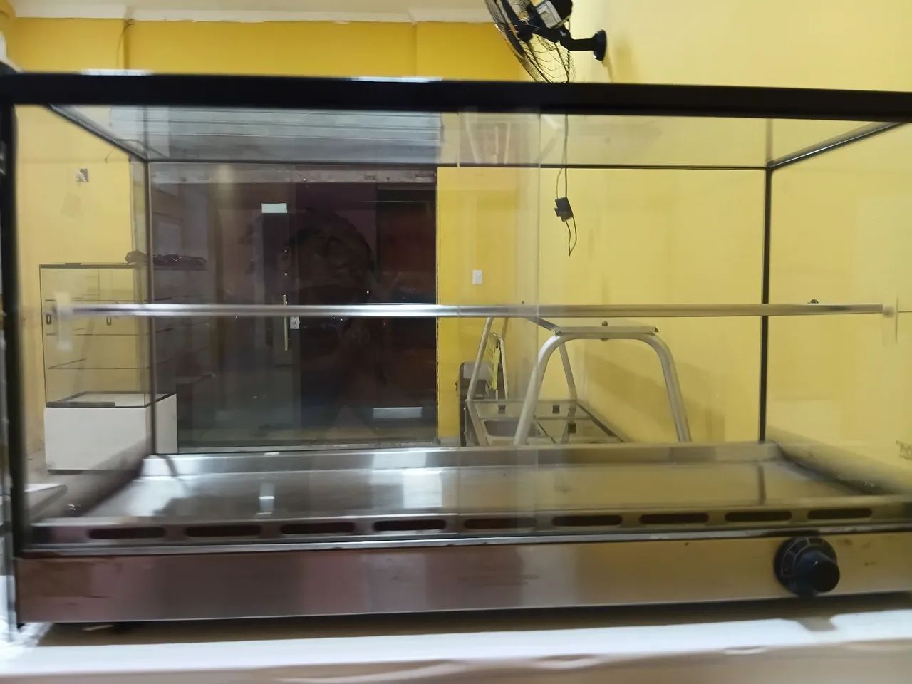 Vende-se vitrine de lanches