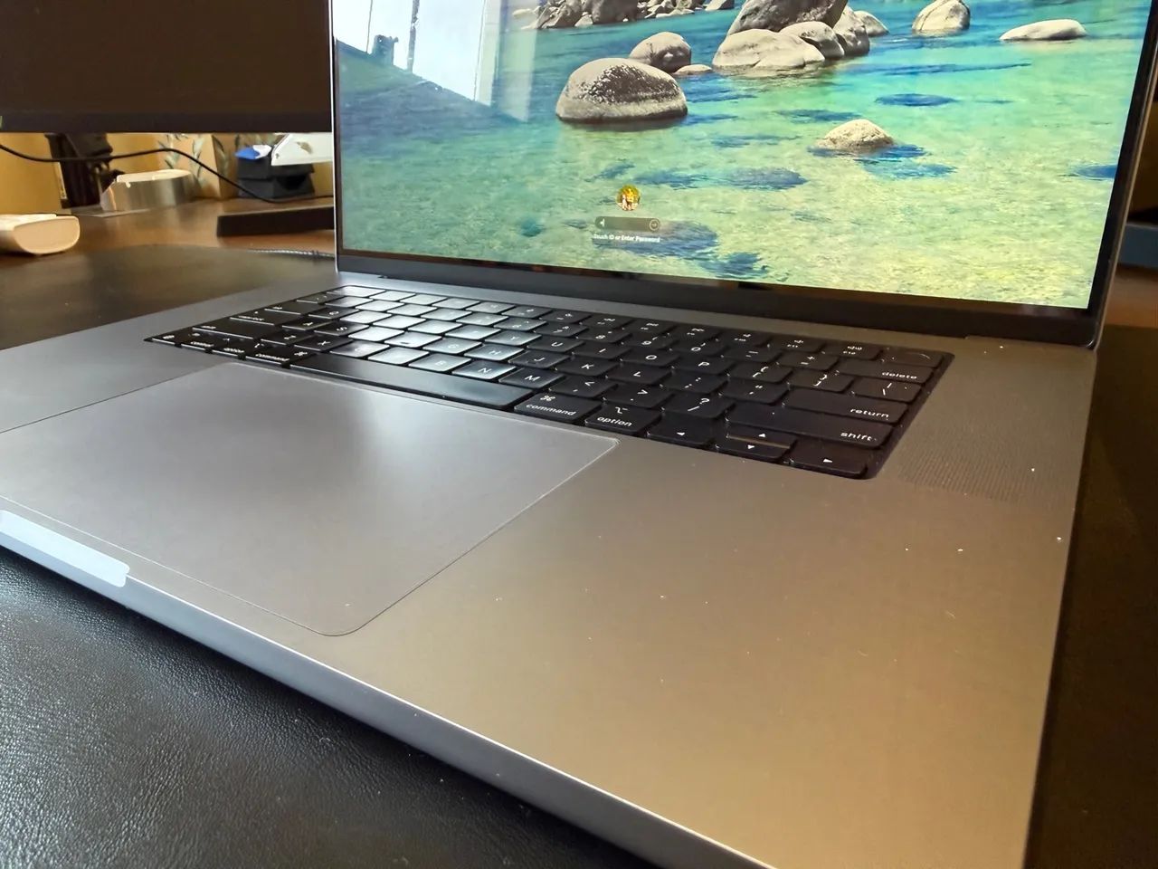 MacBook Pro 16 M1 Max 32GB 1TB 32-Core GPU + Caixa - Foto 2