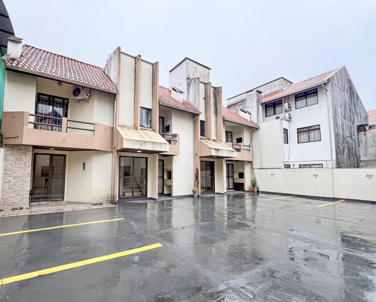 Apartamento Duplex Mobiliado em Caiobá