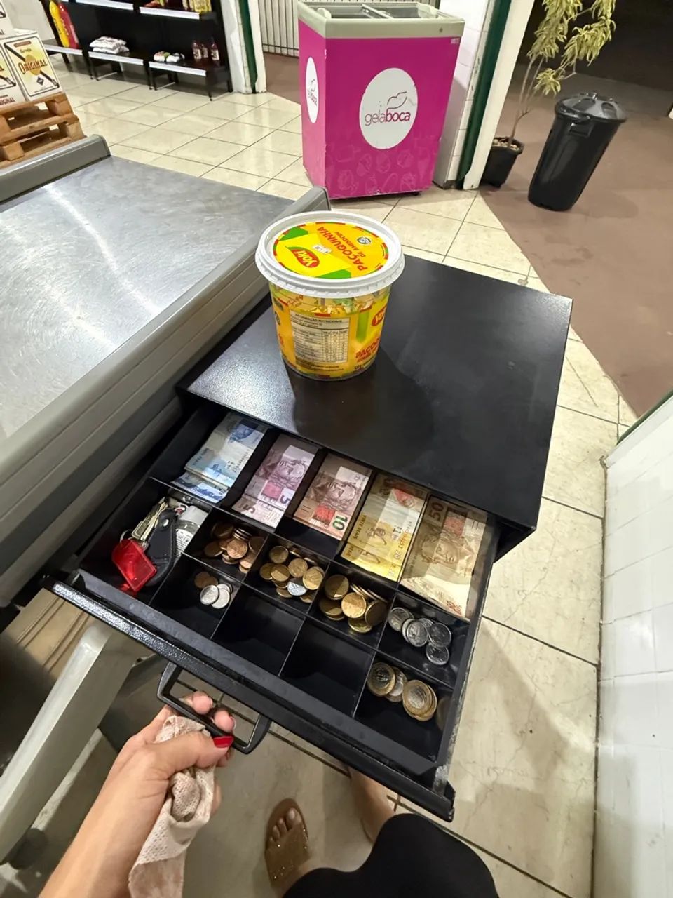 Caixa de supermercado preto e inox  - Foto 5