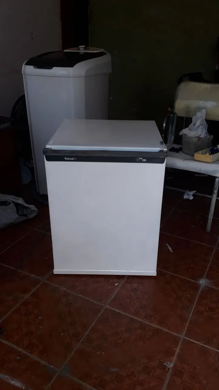Frigobar Consul 80 litros funcionando perfeitamente. 