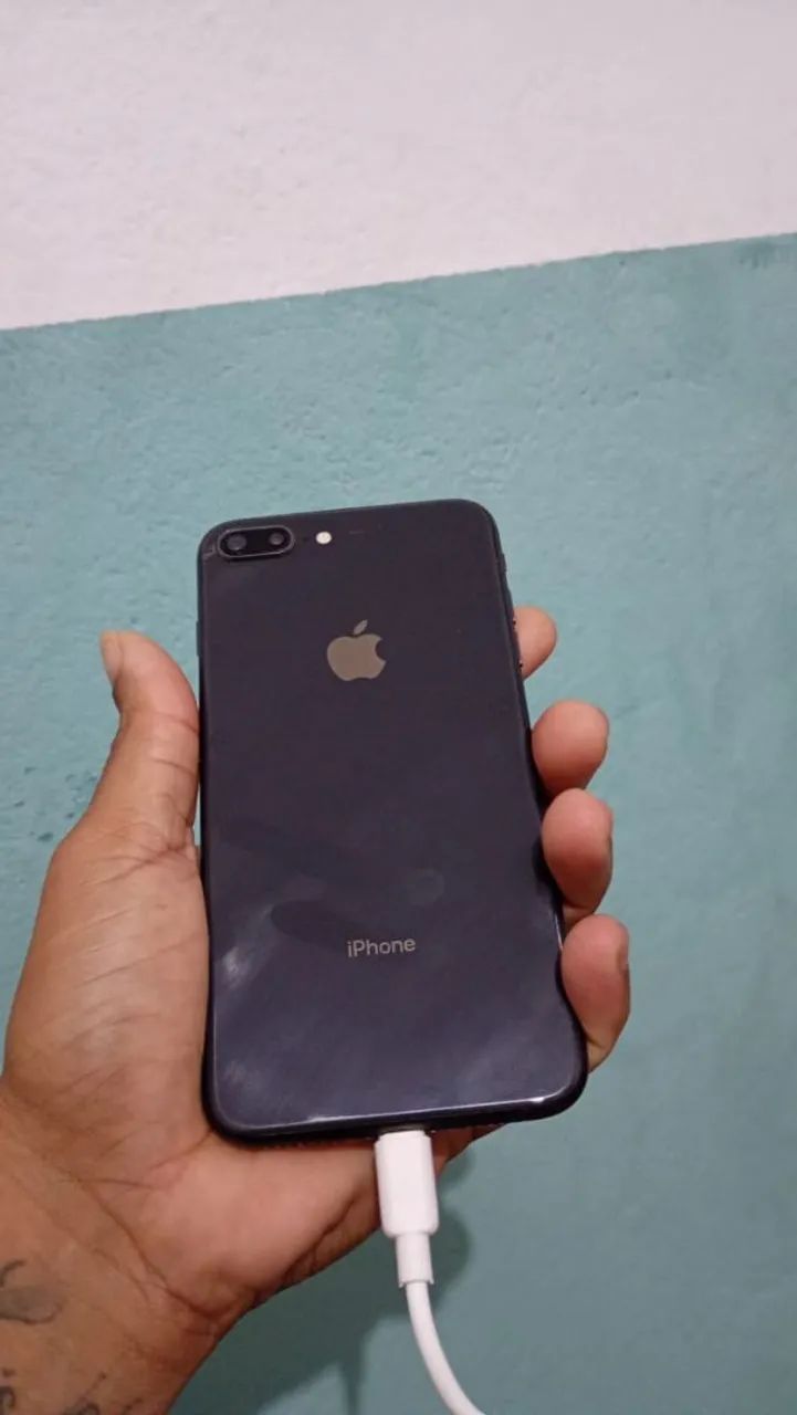 Vendo iPhone 8plus,não funciona biometria,do resto funciona tudo - Foto 2