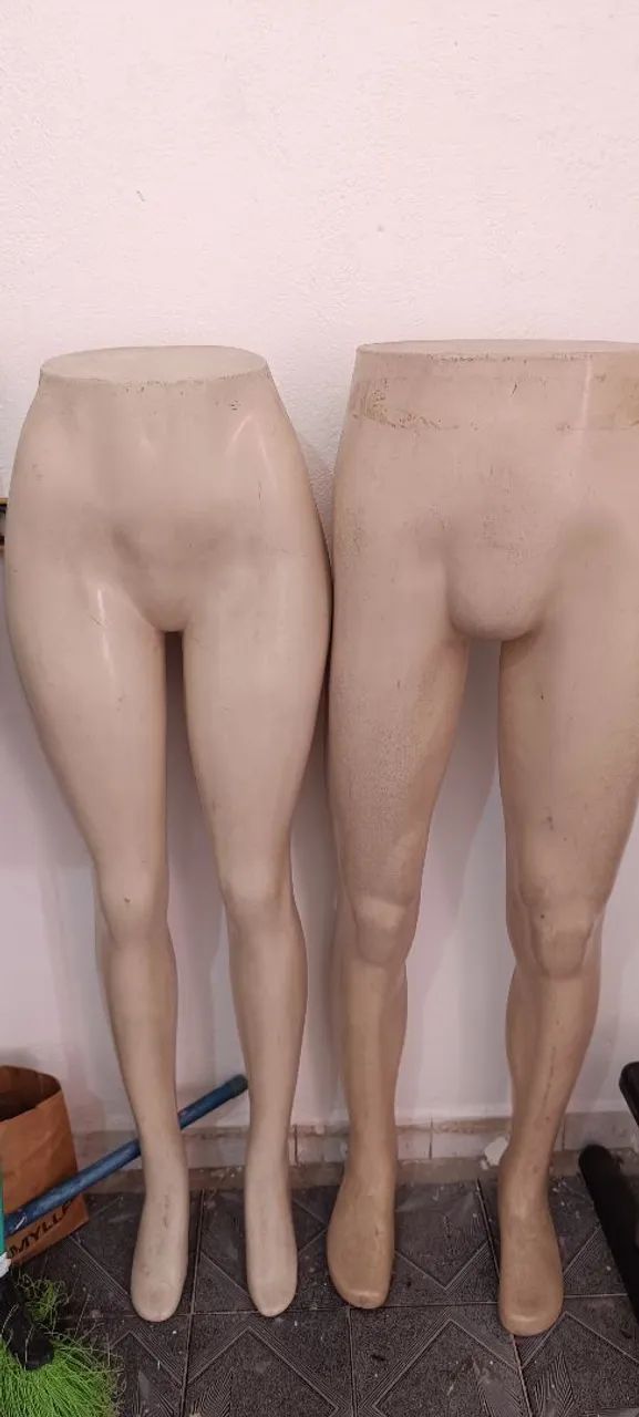Vendo perna de boneco, feminino e masculino 