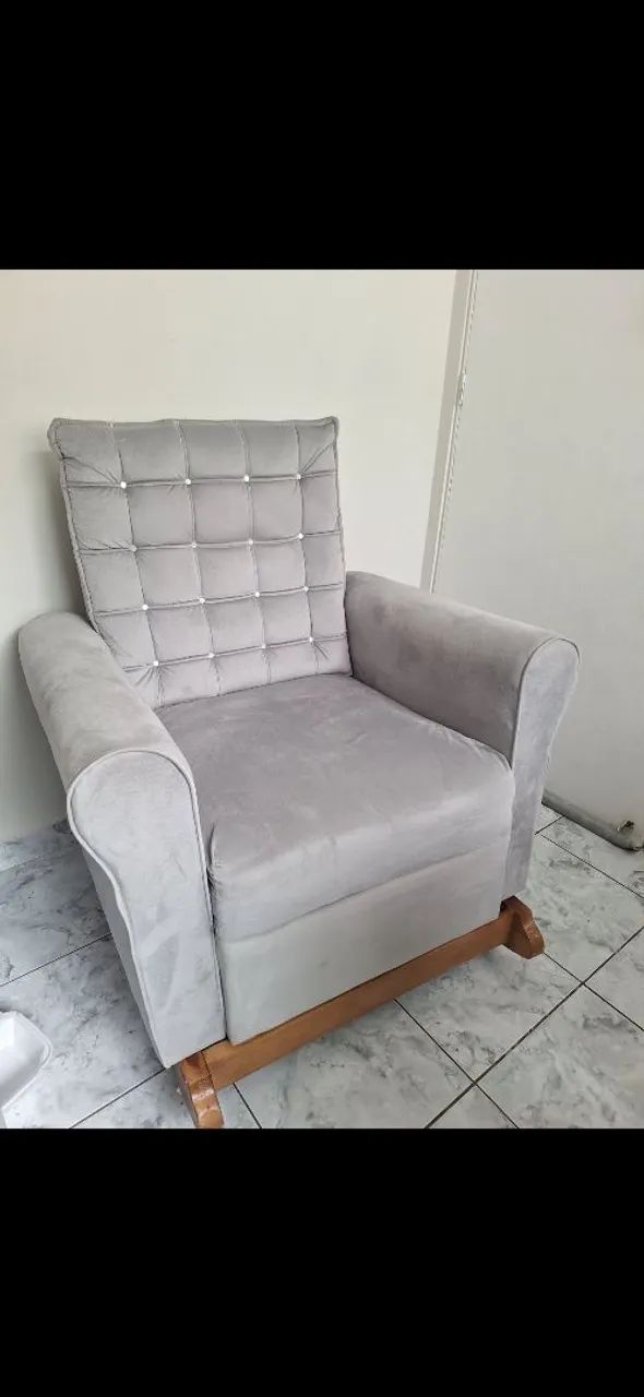 Poltrona amamentação cinza com puff - Foto 2