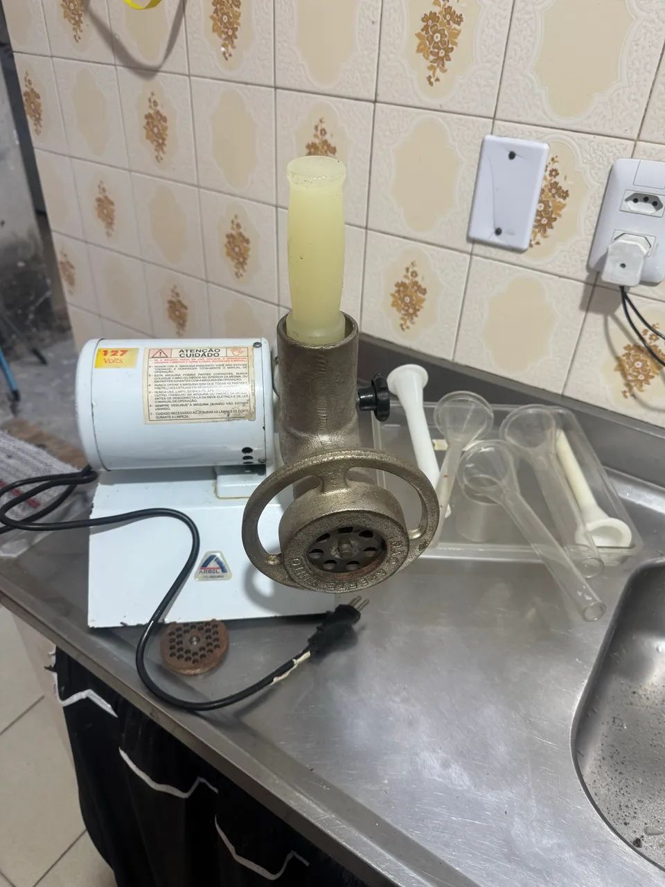 Moedor de carne elétrico ARBEL 127 V - Foto 3
