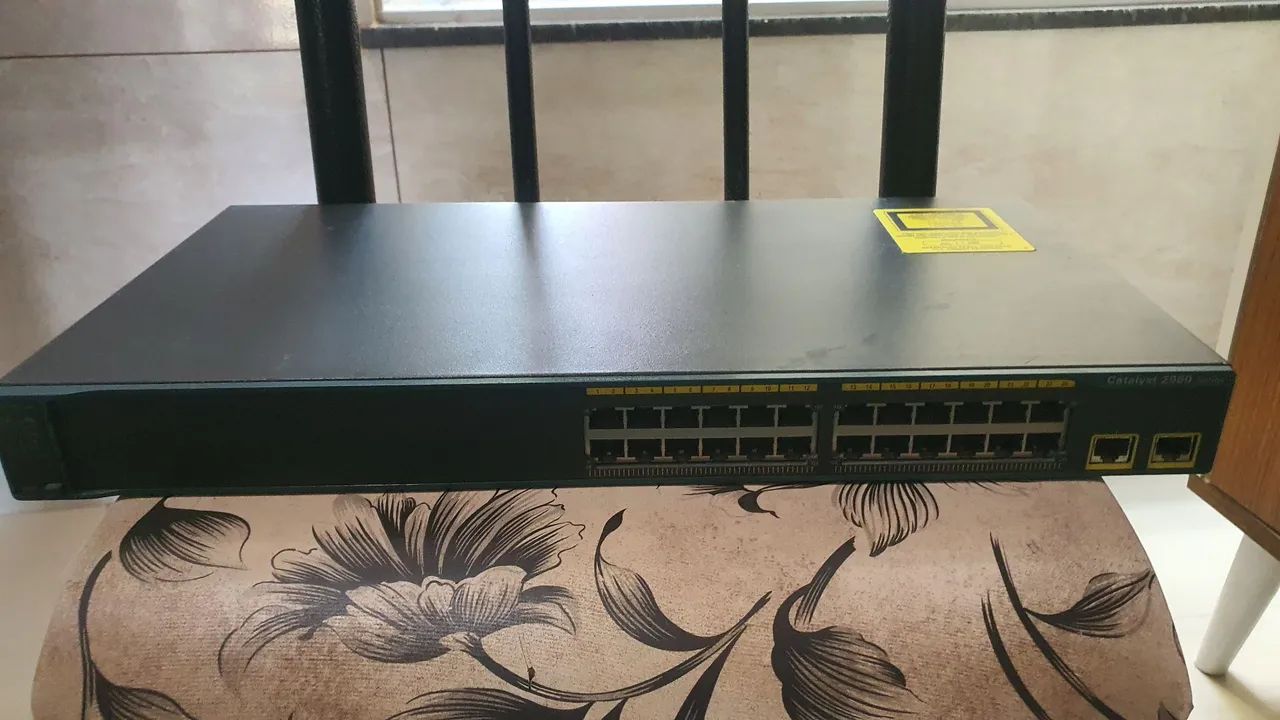 Switch Cisco Catalyst 2960 24 portas