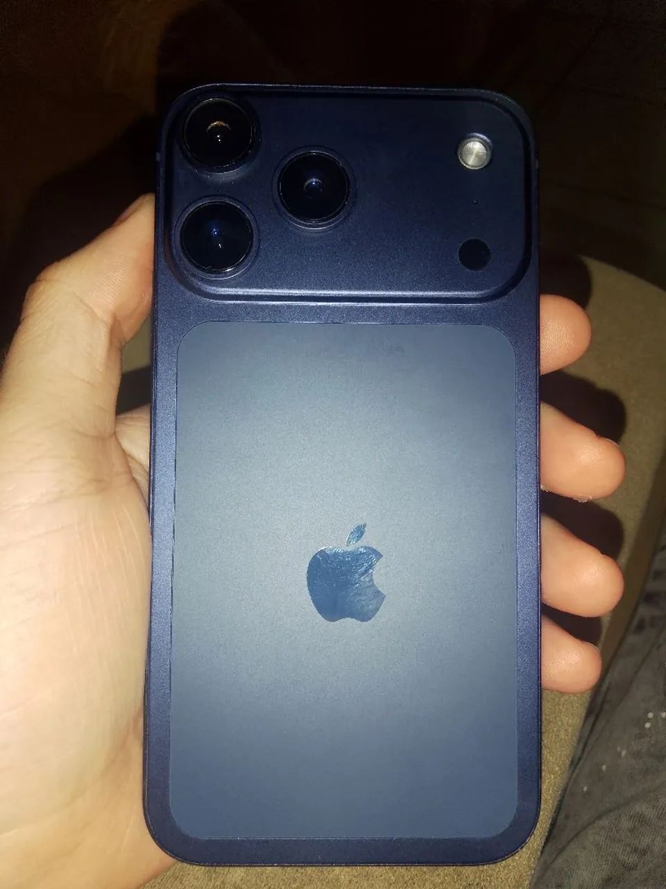iPhone 11 montado no 17 pro