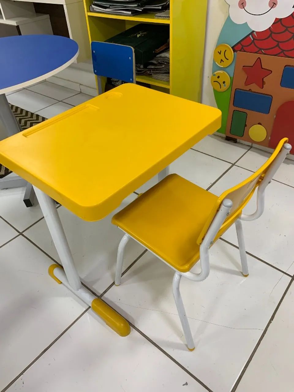Mesa Escolar linda  - Foto 5