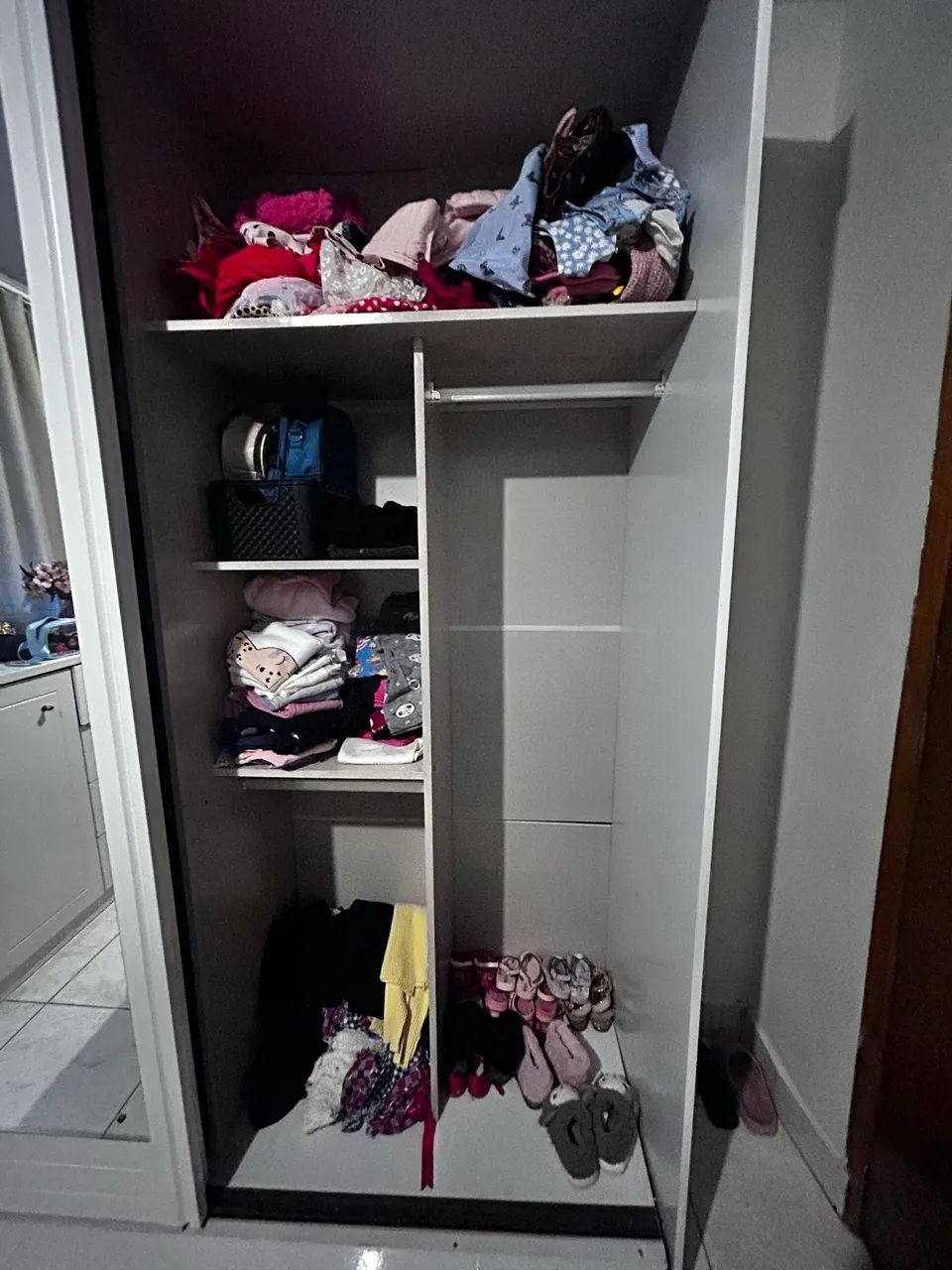 Guarda roupa branco com espelho - Foto 3