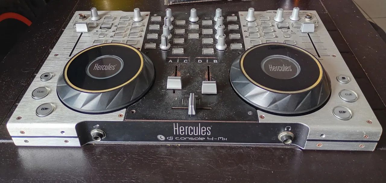 Controladora Hercules DJ Console 4 MX Com Defeito Pára Retirar Peças - Foto 2