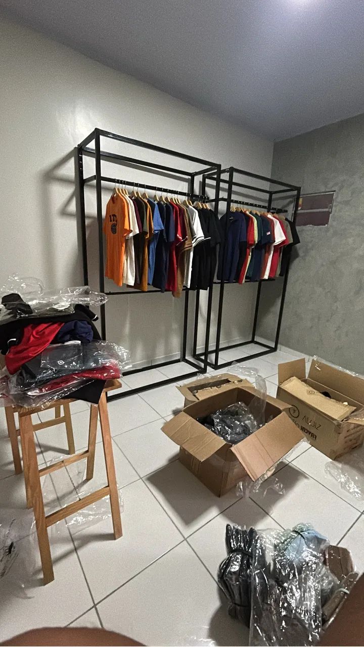 VENDO ESTRUTURA DE LOJA DE ROUPA MASCULINA