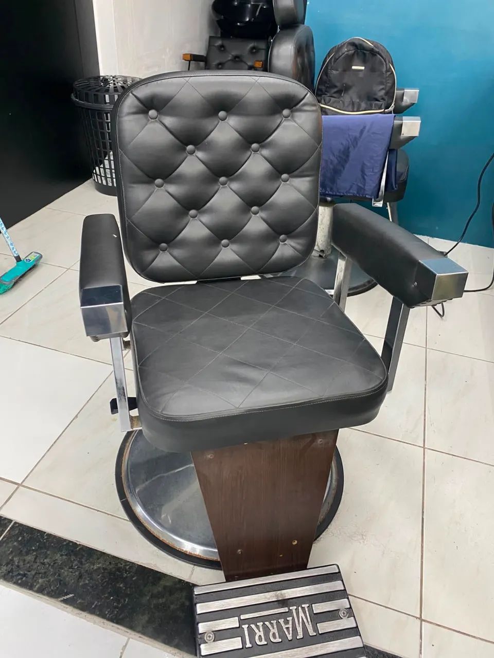 Cadeiras e lavatórios para barbearia - Foto 3