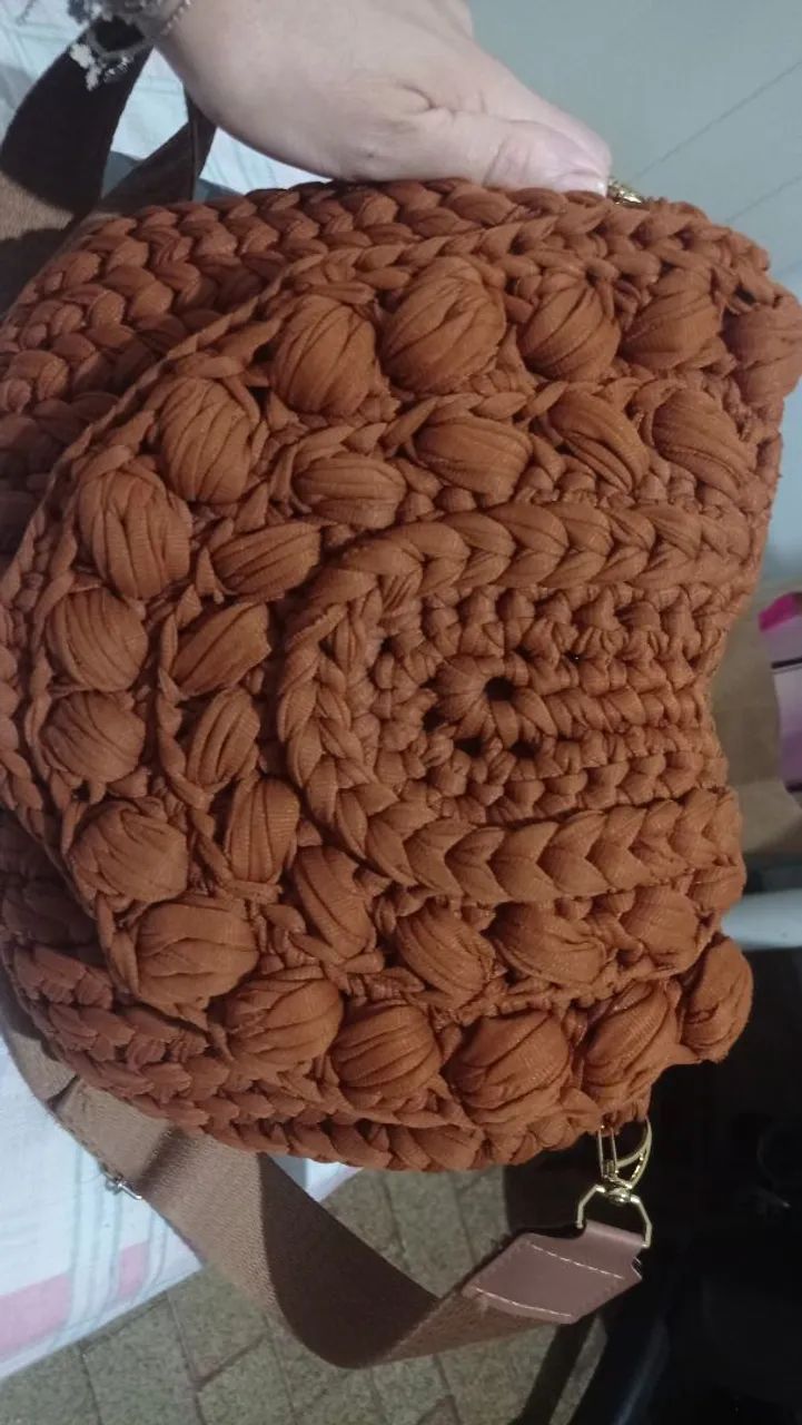Bolsa artesanal de crochê 