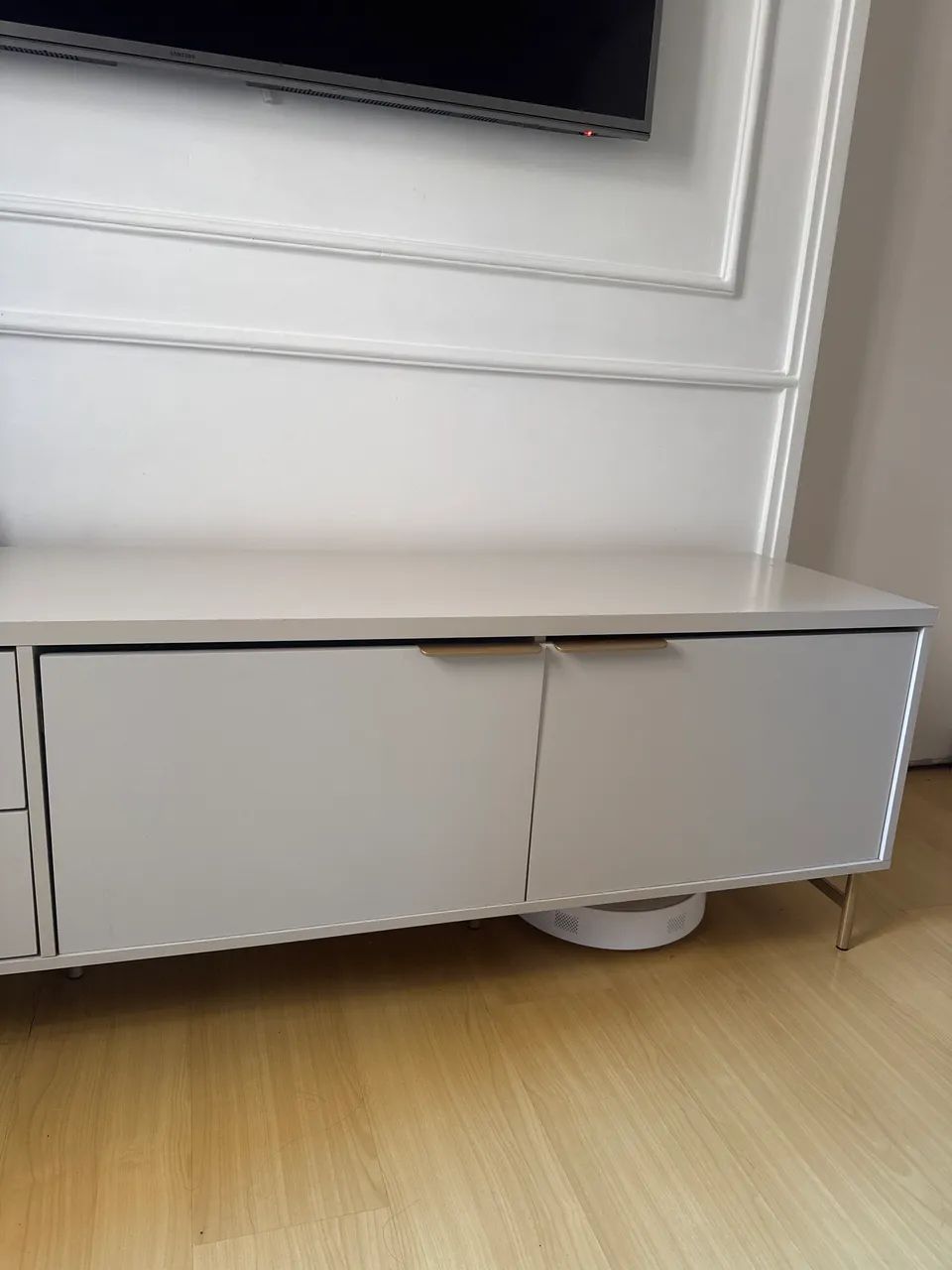 RACK PARA SALA OFF WHITE COM DOURADO - Foto 4