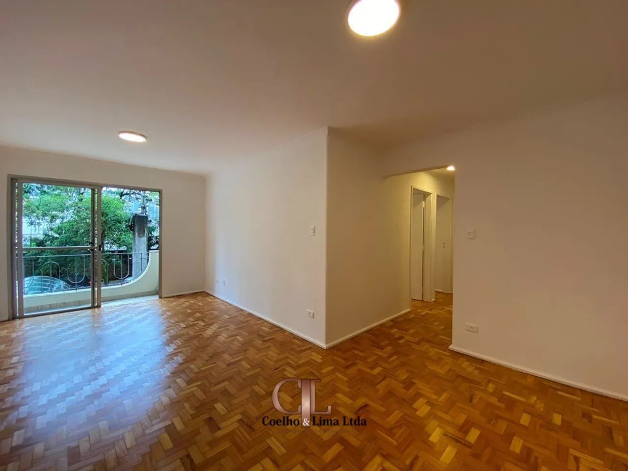 MOEMA - APARTAMENTO COM TERRAÇO, FORA DE ROTA!