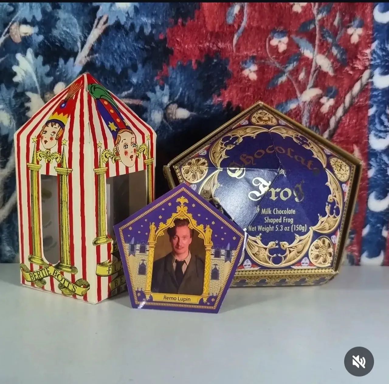 Duas caixas de doces do parque harry potter 