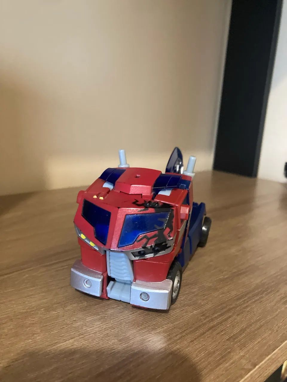 Figura Optimus Prime Animated - com detalhe - Foto 5