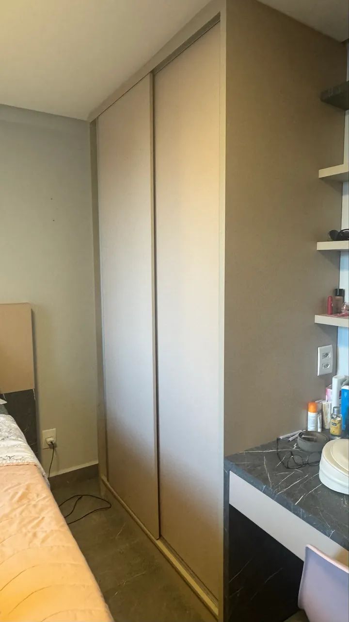 Guarda-roupa com penteadeira e um baú - Foto 5