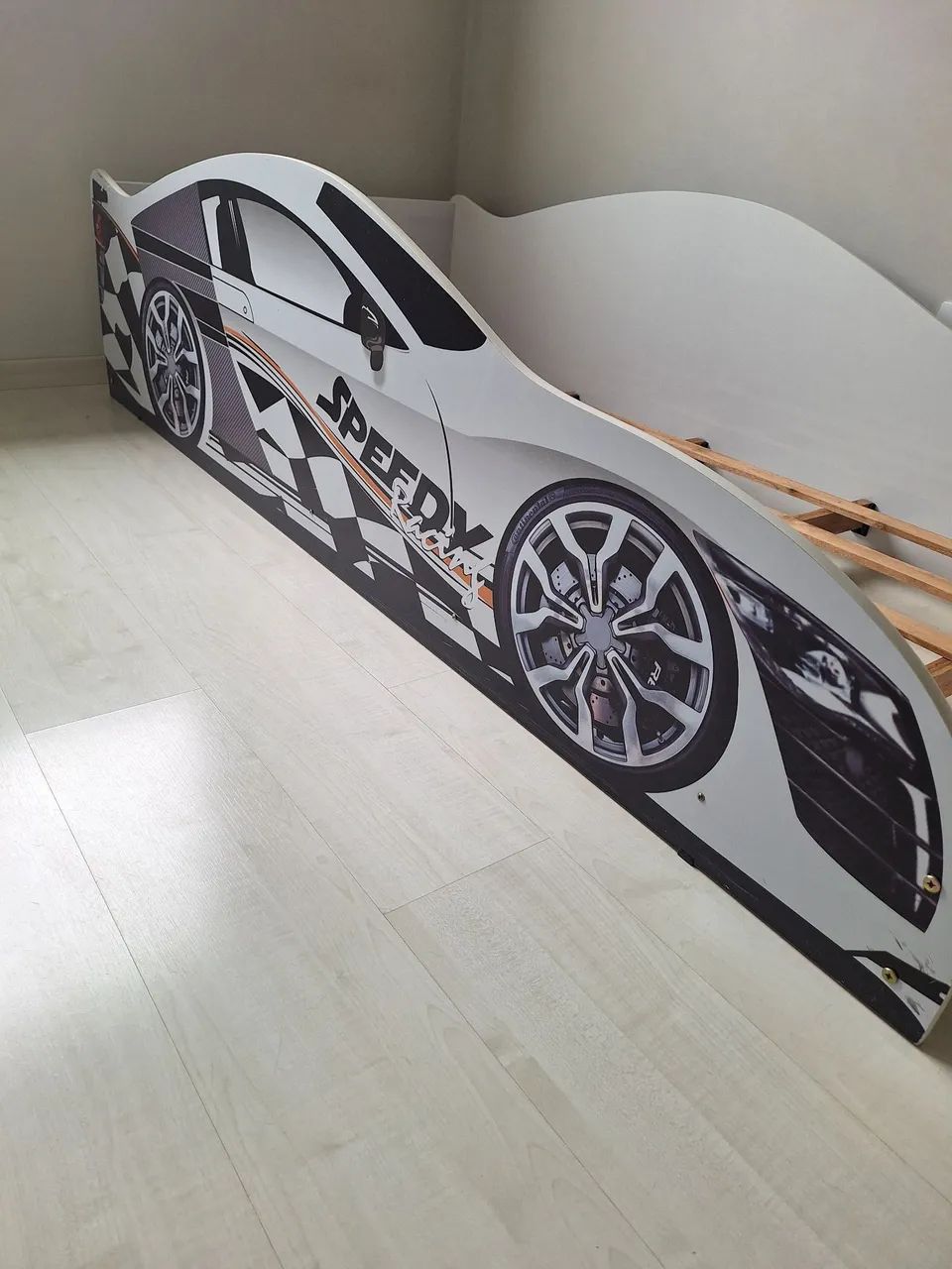 Cama de solteiro infantil carro