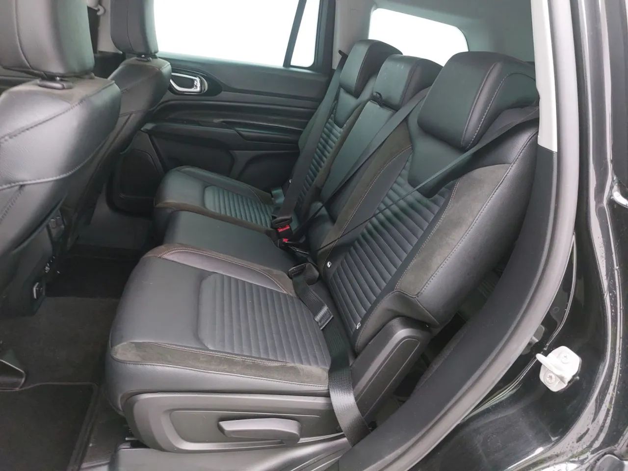 Jeep Commander Limited T270 1.3 TB Flex Aut., foto 17 de 18