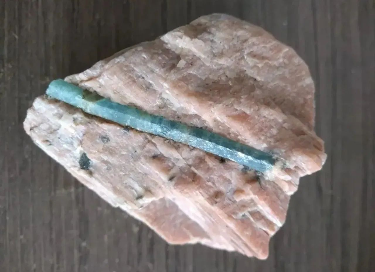 Águas Marinhas Na Matriz De Feldspato Microlina - Foto 3