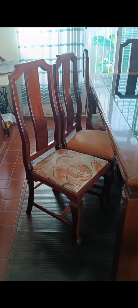 MESA COM 8 CADEIRAS - Madeira mogno maciço - Foto 2