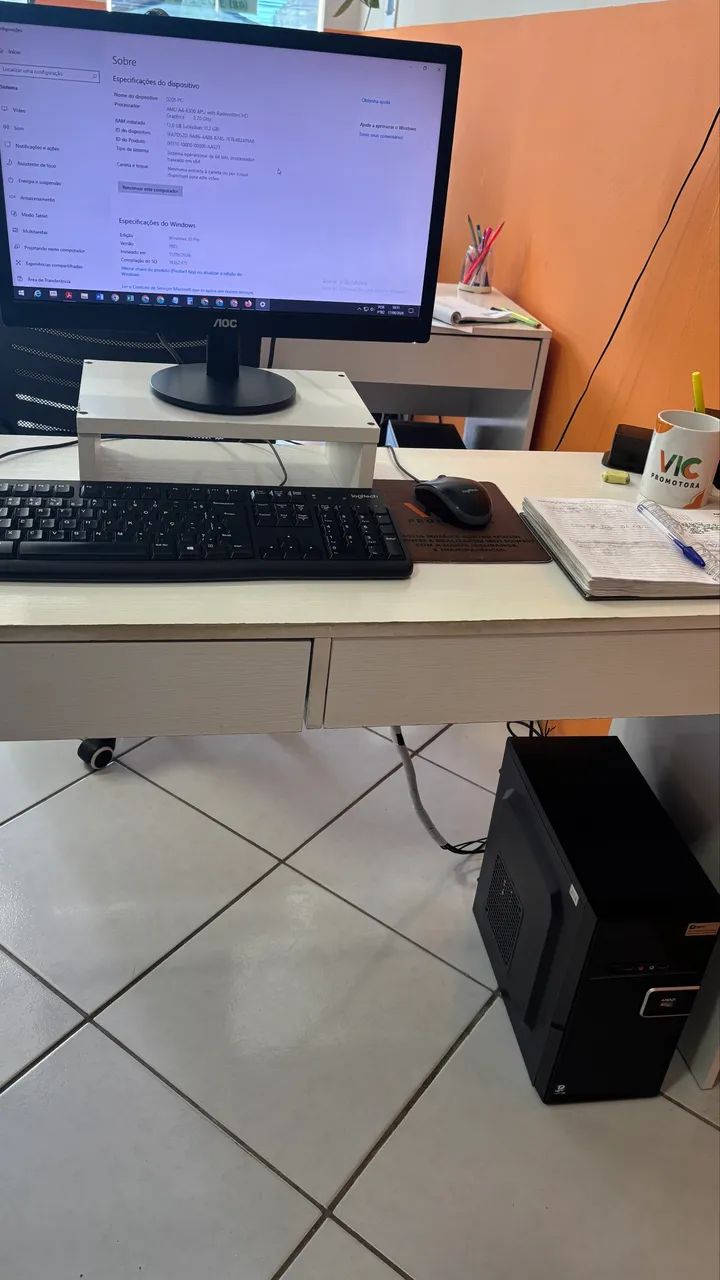 Mesa / escrivaninha com duas gavetas  - Foto 2