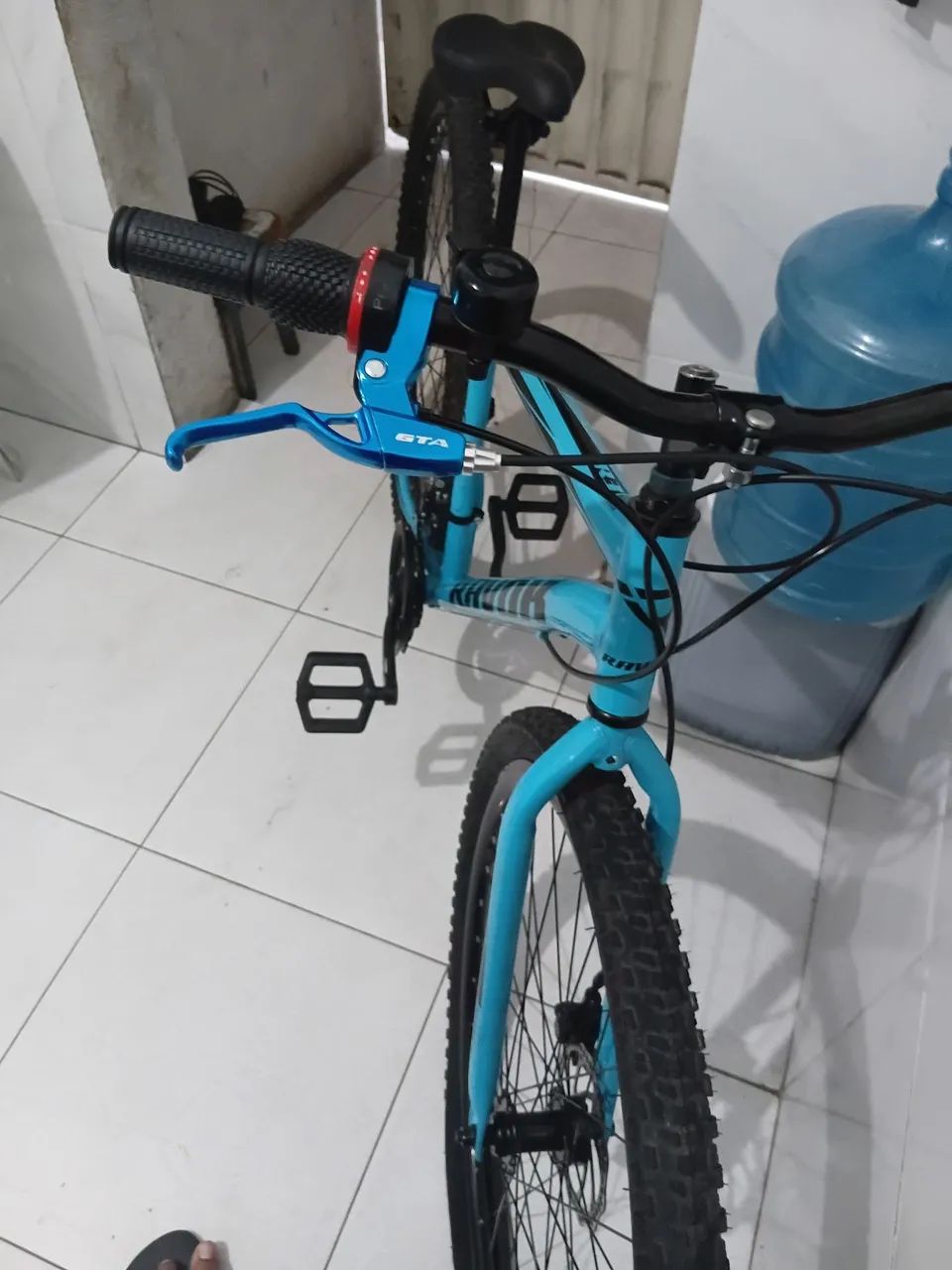 Bicicleta aro 29 marca ravok 7 macha freio a disco  - Foto 4