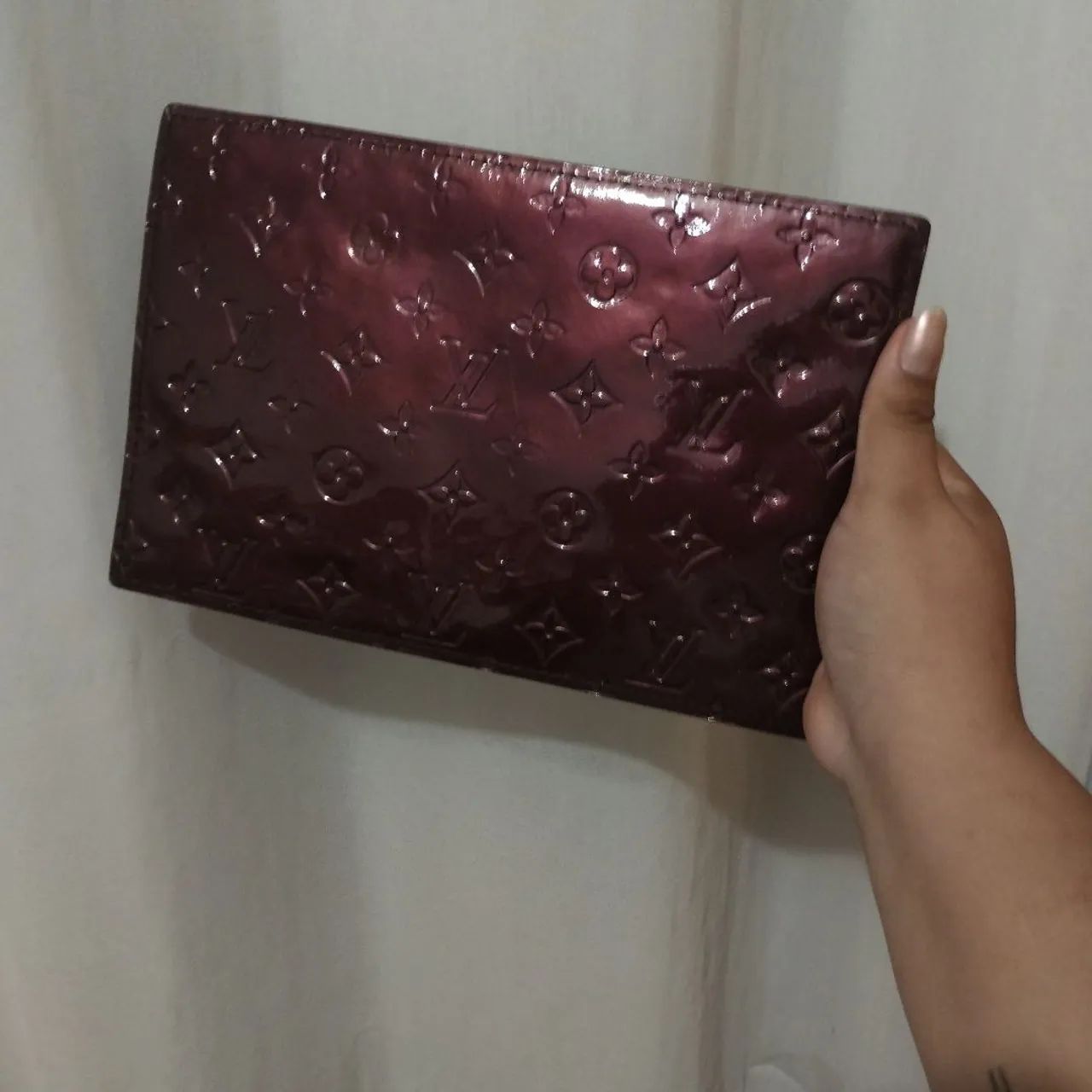 Bolsa Louis Vuitton Verniz Vinho - Foto 3
